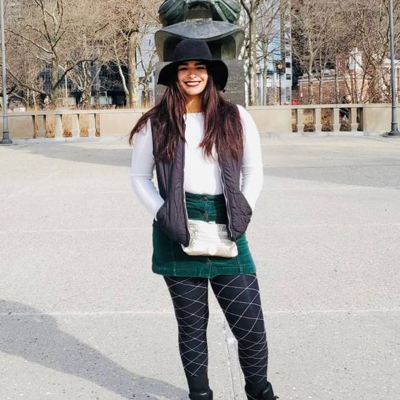 Meet your Posher, Monica - Picture 1 of 1